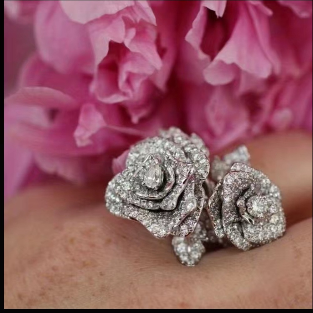NEW: Elegant Flower Ring Silver Plated Inlaid Shining Zircon Exaggerated Decor